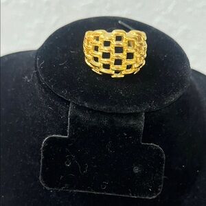 Elegant Gold Mesh Women's Ring